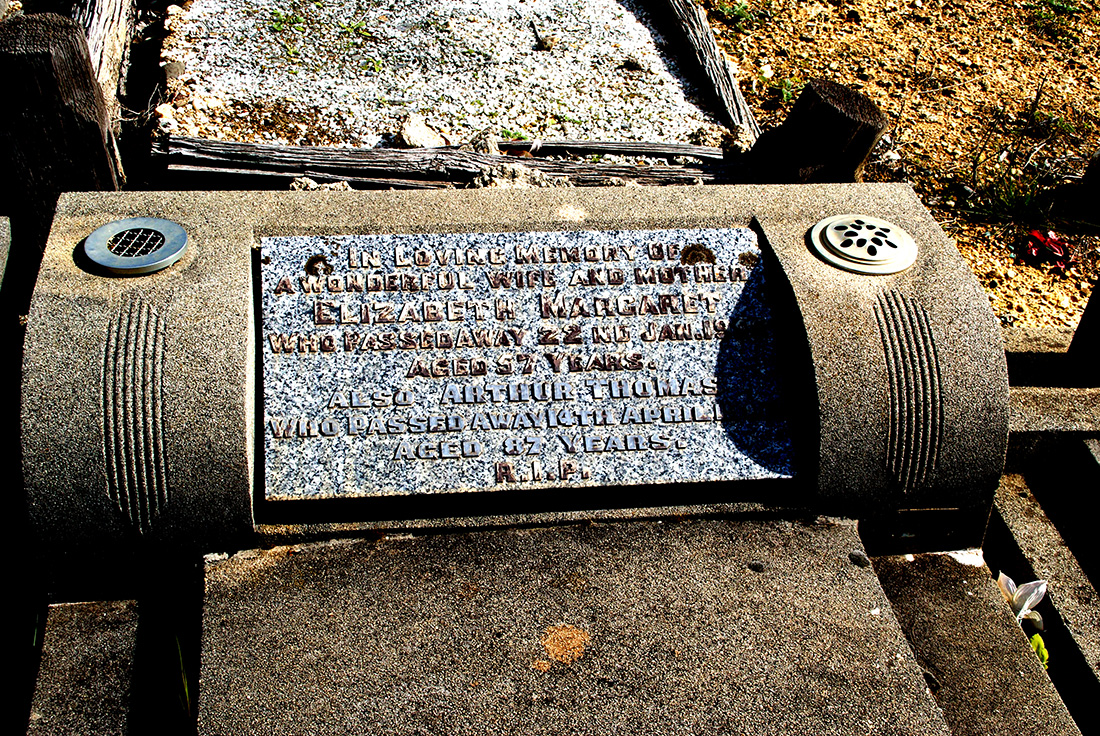 Photo of headstones/Elizabeth Margaret Dawson d1955 hdstn Clunes cem Vic